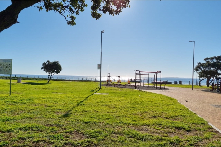 To Let 2 Bedroom Property for Rent in Green Point Western Cape